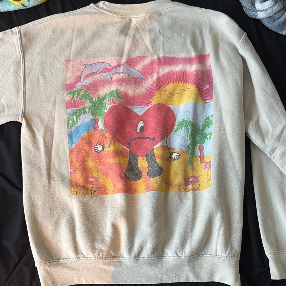 Cream Sweatshirt with Heart Graphic